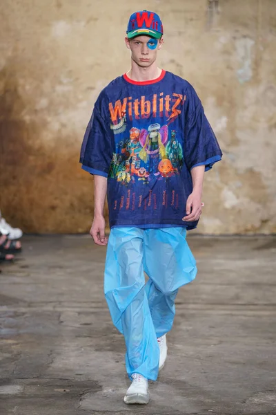 Look 25